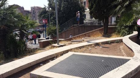 Cerchi la zona più sciatta di una città super sciatta? Vai di fronte al Colosseo sulla straordinaria terrazza panoramica...