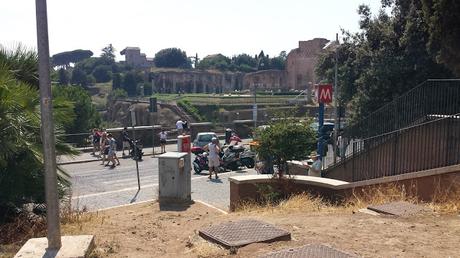 Cerchi la zona più sciatta di una città super sciatta? Vai di fronte al Colosseo sulla straordinaria terrazza panoramica...