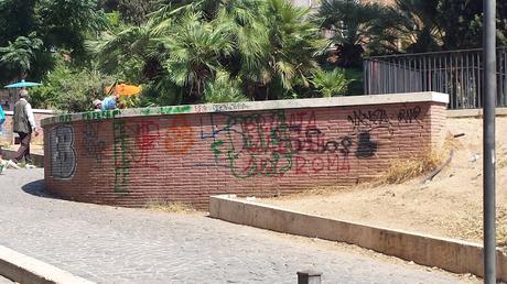 Cerchi la zona più sciatta di una città super sciatta? Vai di fronte al Colosseo sulla straordinaria terrazza panoramica...