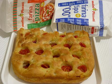 Focaccia bella soffice e alta, con pomodorini e lievito madre