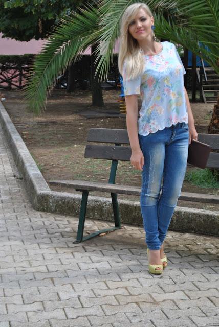 floral print outfit how to wear floral print how to wear light blue tank top summer outfits mariafelicia magno fashion blogger fashion bloggers italy italian girl blonde girl blonde hair blondie