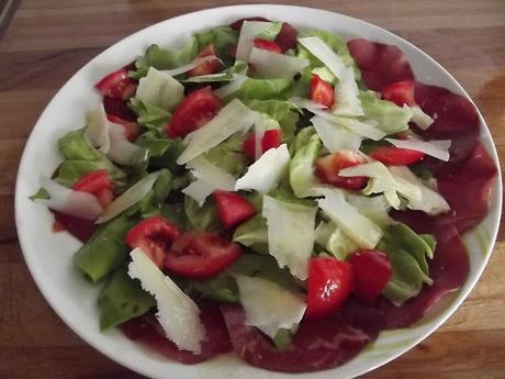 BRESAOLA INSALATA POMODORI E GRANA