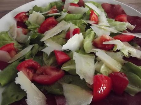 BRESAOLA INSALATA POMODORI E GRANA