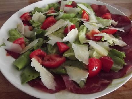 BRESAOLA INSALATA POMODORI E GRANA