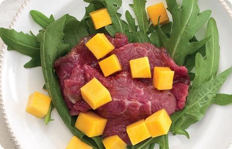 Manzo marinato allo zenzero con mango