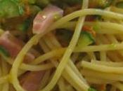 Spaghetti zucchine fiore speck