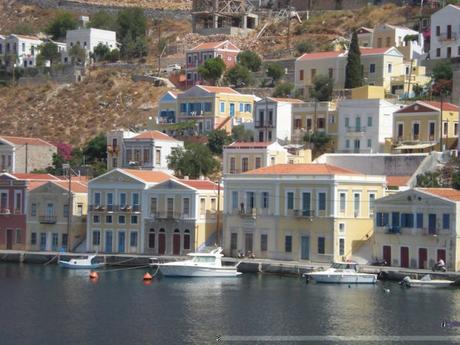 Nella mare della Grecia: Simi, l’isola delle spugne e dell’arcangelo Michele