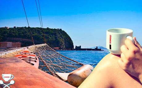 Caffè sospeso sul Veliero Kimbo nel Golfo di Napoli
