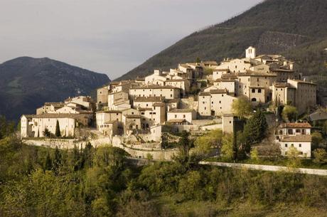 Festivallo a Vallo di Nera dal 14 al 16 agosto: gastronomia, balli, musiche, magie, arte e geologia.