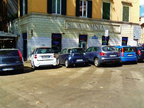 Lieti fini (forse!). La storia fuori di testa di un attraversamento pedonale a Viale Trastevere. Di fronte alla Polizia Municipale