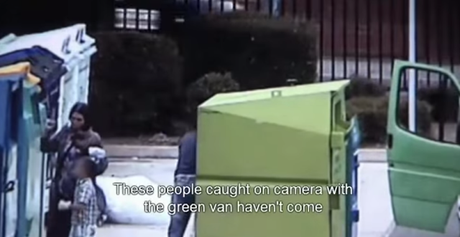 Cosa succede a Londra a chi ruba vestiti nei raccoglitori della Caritas? Un video che spiega l'importanza della videosorveglianza