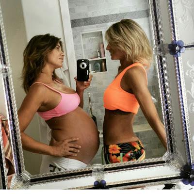 Elisabetta Canalis in gravidanza: il selfie con la panza