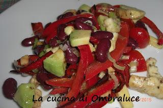 Insalata di peperoni, fagioli rossi e avocado