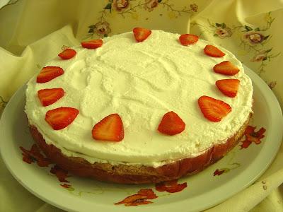 Torta dacquoise alle fragole