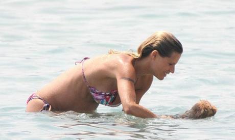 michelle-hunziker-maltrattamento-cane