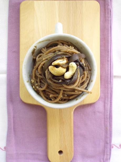 Pesto cremoso di melanzane e anacardi