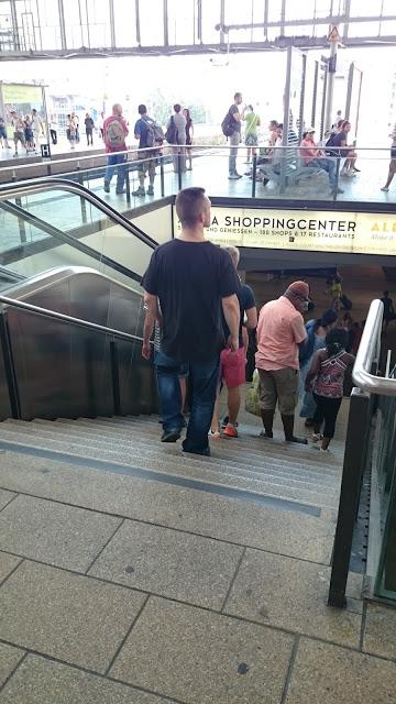 Direste mai che questo ragazzo è un controllore? Ecco come a Berlino ti fanno passare la voglia di prendere i mezzi a scrocco