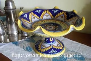 Alzatina di ceramica dipinta a mano