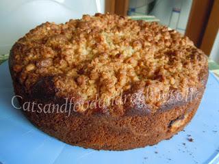 Torta vasetto alle pesche profumate al lime e zenzero, con crumble di mandorle