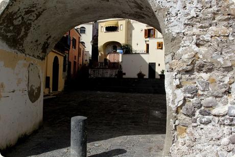 Vietri e Cetara, Due comuni, due anime, due aspirazioni, un solo confine: il mare.