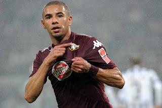 Obiettivo Bruno Peres. Iturbe verso il Genoa.