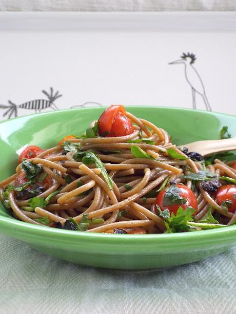 Spaghetti integrali alla crudaiola di rucola