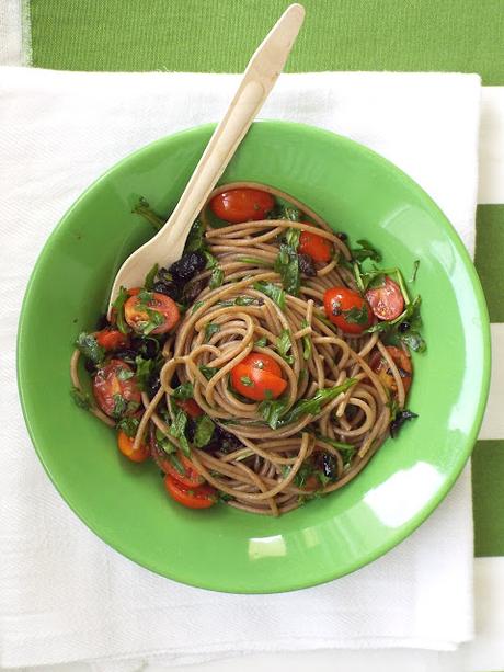 Spaghetti integrali alla crudaiola di rucola