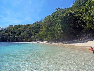 Pulisan, Pantai Besar, spiaggia bianca con fondali per diving e snorkeling