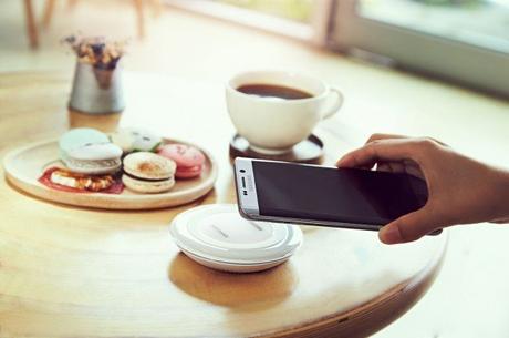 Il Samsung Fast Charge Wireless Charging Pad costa 69,99 dollari