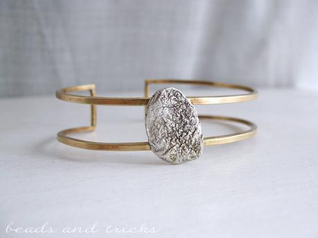 Bracciale rigido in ottone similoro e argento fuso di recupero