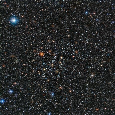 L'immagine è stata ottenuta dal WFI (Wide Field Imager) montato sul telescopio da 2,2 metri dell'MPG/ESO all'Osservatorio dell'ESO di La Silla in Cile. Mostra un ammasso aperto noto come IC 4651, un raggruppamento di stelle nella costellazione dell'Altare. Crediti: ESO