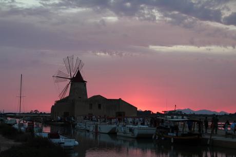 SICILY&OUTFIT:  DOVE HO TROVATO I TRAMONTI, I MULINI E IL BLU