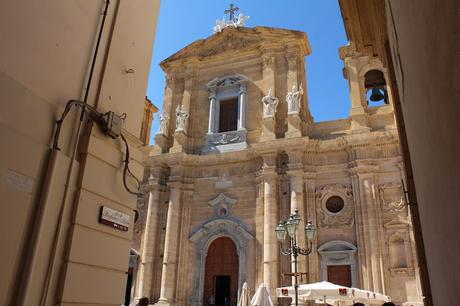 SICILY&OUTFIT:  DOVE HO TROVATO I TRAMONTI, I MULINI E IL BLU