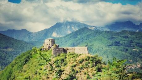 La fortezza delle Verrucole domina il panorama