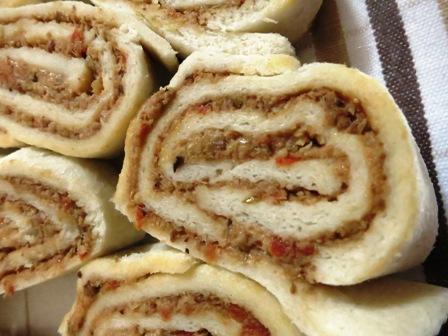 Rotolo di pan carrè alle verdure sott'olio e tonno