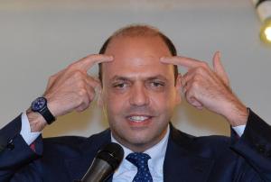 Angelino Alfano ed il “pannolino act”. Ideona