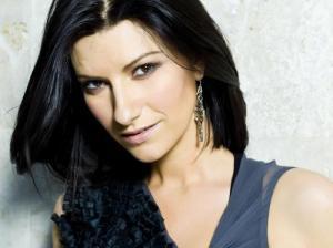 Laura Pausini : “Perché non si riporta la verità? e puntualizza su radio e discografiche …