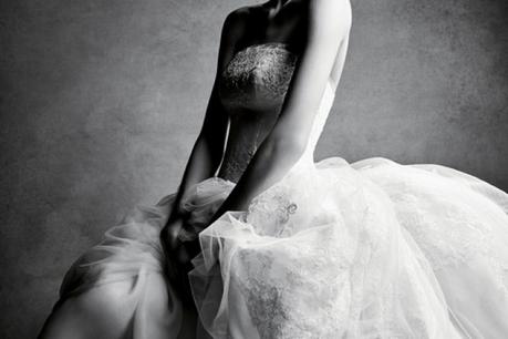 Vera Wang svela la sua sposa in bianco nella nuova campagna White per l’autunno inverno 2015-2016