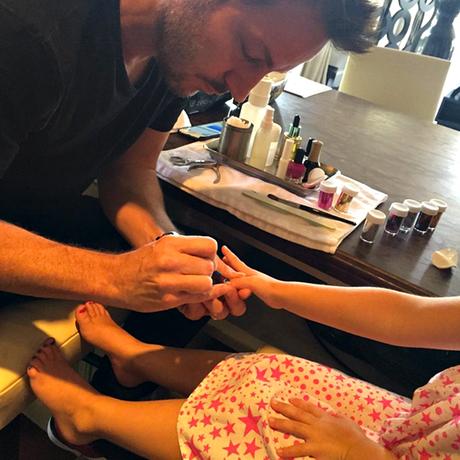 harper-beckham-manicure