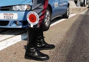 Controlli della Polizia Stradale, ritirate quattro patenti nel week-end
