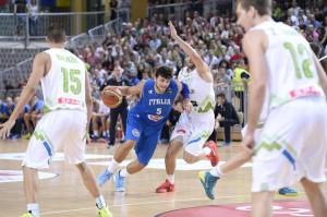 Alessandro Gentile vs Slovenia - © 2015 twitter.com/italbasket