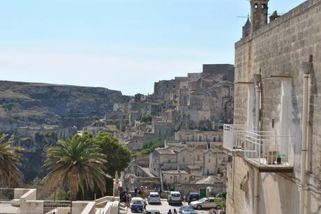 sassi di matera mariafelicia magno fashion blogger colorblock by felym fashion blog italiani fashion bloggeer italiane traver viaggi matera 2019 vivi matera matera città della cultura 2019 travel blog 