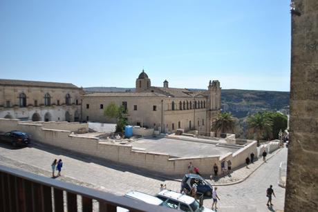 sassi di matera mariafelicia magno fashion blogger colorblock by felym fashion blog italiani fashion bloggeer italiane traver viaggi matera 2019 vivi matera matera città della cultura 2019 travel blog 