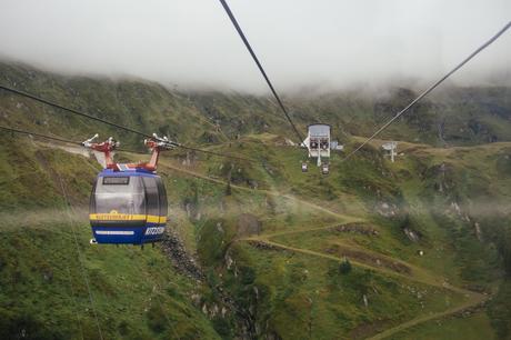 Salita in funivia al ghiacciaio Kitzsteinhorn in Austria 