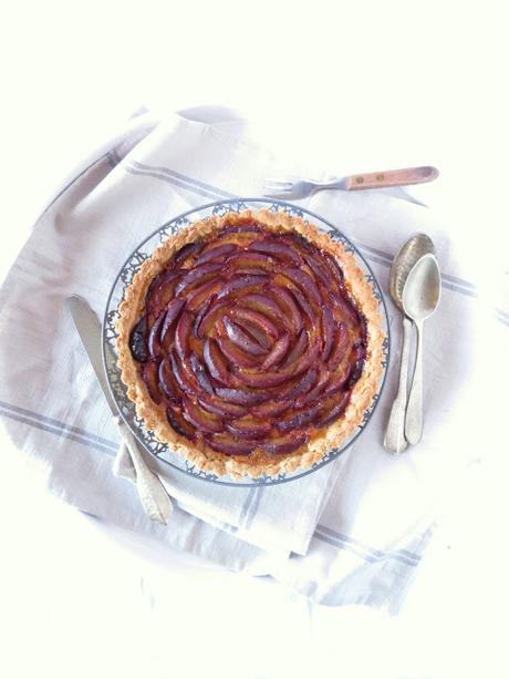 Plum tart di kamut, grano e segale