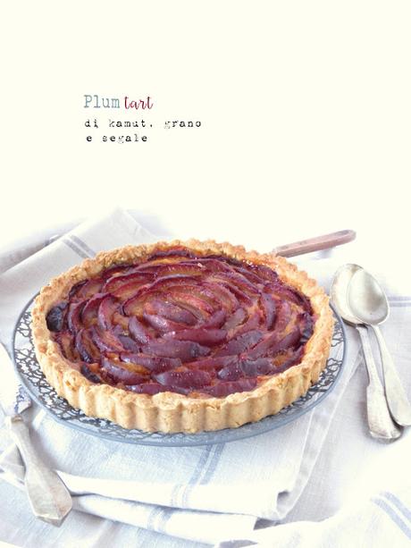 Plum tart di kamut, grano e segale