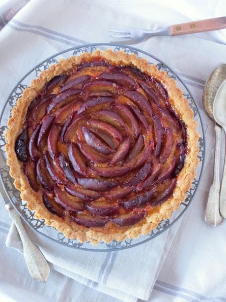 Plum tart di kamut, grano e segale