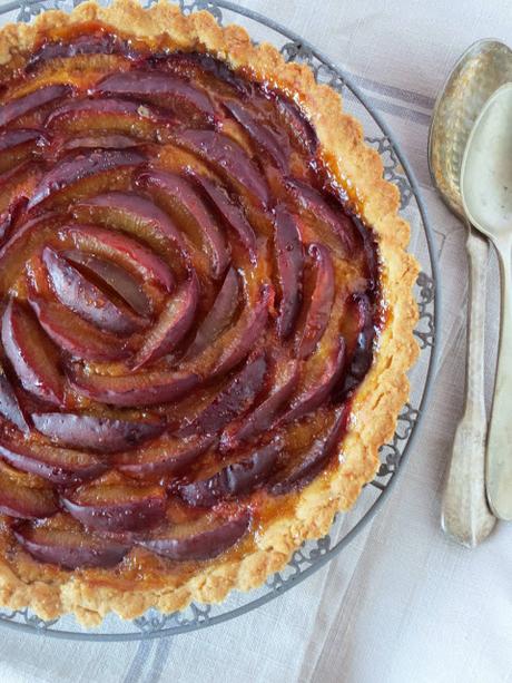 Plum tart di kamut, grano e segale