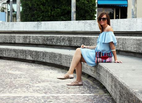 Abito in denim con rouche e clutch multicolor Maslinda Designs