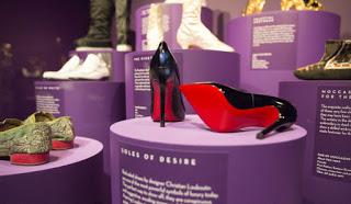 Una mostra, una storia.La cultura è anche scarpe! “Shoes: Pleasure and Pain”.